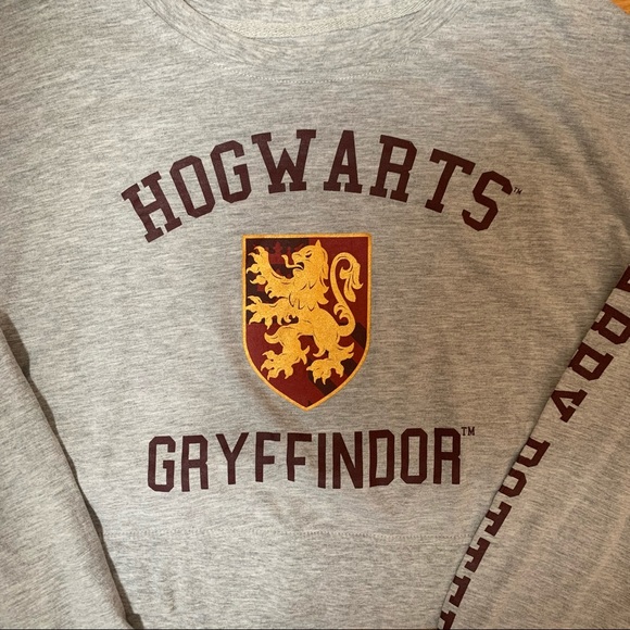 Harry Potter Gryffindor Grey and Maroon Long Sleeved Cropped Tee - Picture 6 of 8
